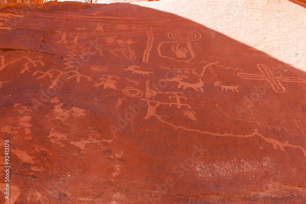 Fototapeta Petroglyphs on Atlatl Rock in Valley of Fire State Park