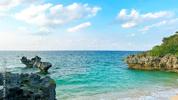 Fototapeta ハートロックがあるティーヌ浜　沖縄県国頭郡今帰仁村古宇利