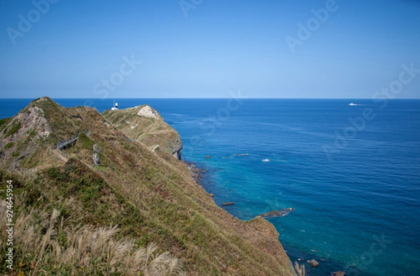 Obraz 積丹半島｜神威岬へ続く「チャレンカの小道」からの眺望、積丹ブルーに染まり絶景です　
