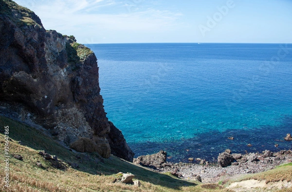 Obraz 積丹半島｜神威岬へ続く「チャレンカの小道」からの眺望、積丹ブルーに染まり絶景です　
