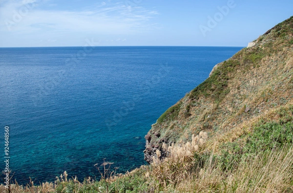 Obraz 積丹半島｜神威岬へ続く「チャレンカの小道」からの眺望、積丹ブルーに染まり絶景です　

