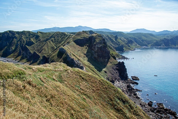 Obraz 積丹半島｜神威岬へ続く「チャレンカの小道」からの眺望、積丹ブルーに染まり絶景です　

