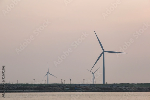 Fototapeta 夕暮れの秋田港ウインドファーム