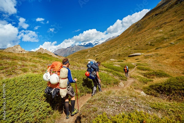 Obraz hikers in the mountains