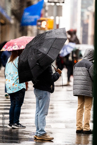 Obraz people walking in rain