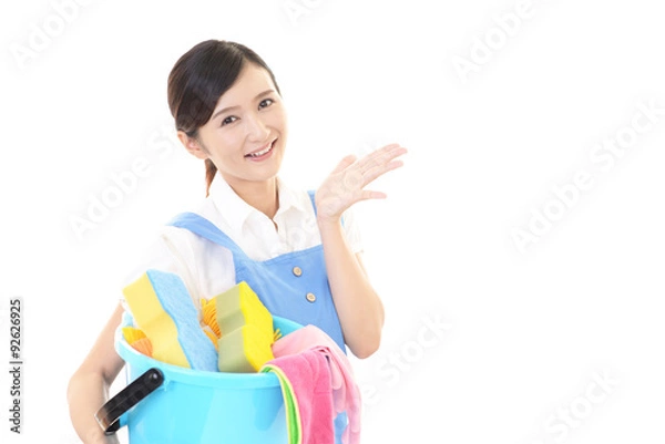 Fototapeta お掃除をする女性