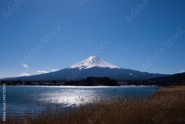 Obraz 겨울날 후지산입니다.
청량한 하늘과 함께 후지산을 표현하였습니다.