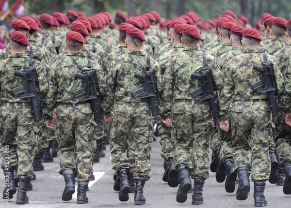Obraz Soldiers marching with rifles