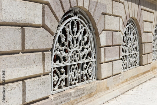 Obraz Forged architectural details - figured lattice painted white