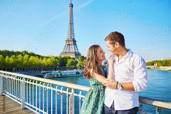 Obraz Young romantic couple having a date near the Eiffel tower