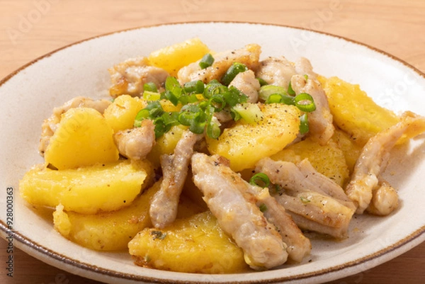 Fototapeta 鶏せせりとじゃがいものバター醤油炒め