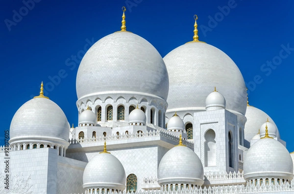 Obraz Sheikh Zayed Mosque in Abu Dhabi - considered to be the key for worship in the United Arab Emirates