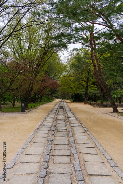 Fototapeta The main stone pathway in Jongmyo Shrine, in downtown Seoul, a Unesco world heritage site 