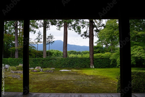 Fototapeta 京都の寺院の庭園風景