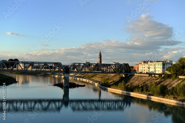 Fototapeta Latisana - widok z mostu na rzece Fiume Tagliamento