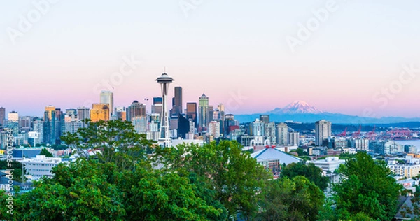 Fototapeta Seattle skyline with Mount Rainier in the background during sunset.