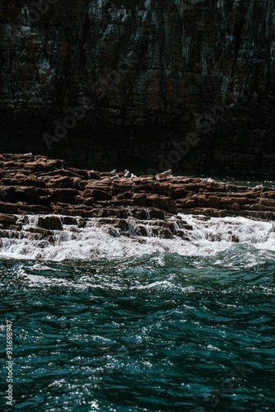 Obraz water flowing over rocks