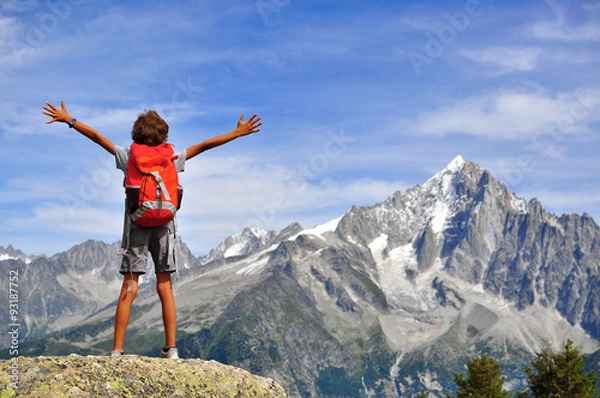 Obraz Boy looking at mountains