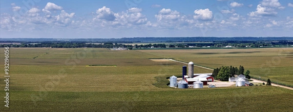 Obraz Homestead panorama in the vast corn fields of Northwest Illinois