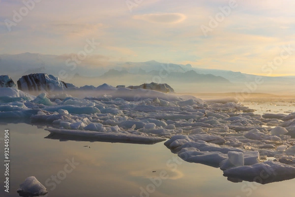Fototapeta Diamond beach at Jokulsalorn Lagoon in Iceland , Glacier lagoon at sunset icebergs and all