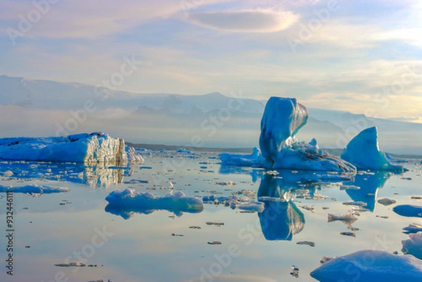Obraz Jokulsarlon Glacier Lagoon in Iceland at Sunset with glaciers floating in the water