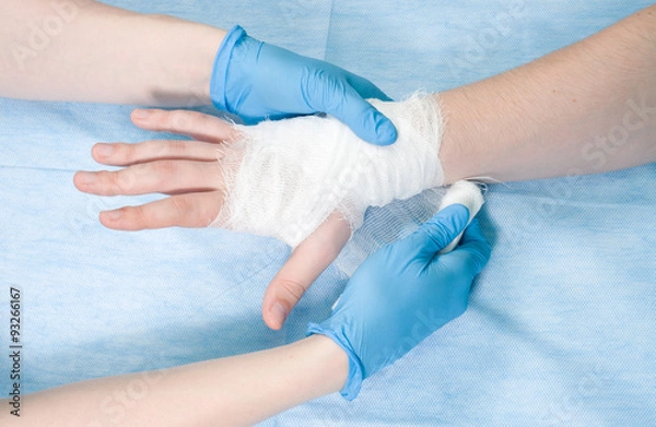 Obraz Surgeon bandaging arm