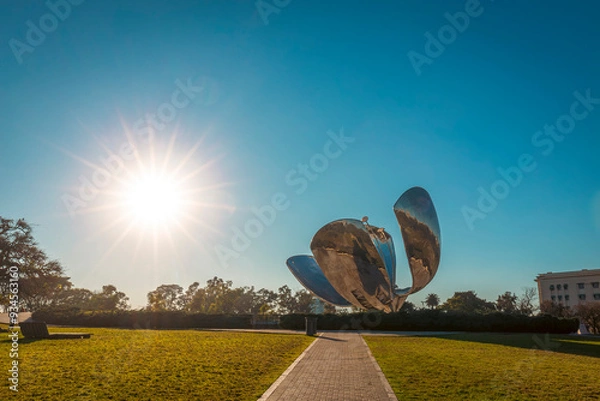 Obraz Floralis Generica, Buenos Aires, Argentina. A gift from an architect, this steel flower sculpture sits above a reflecting pool.