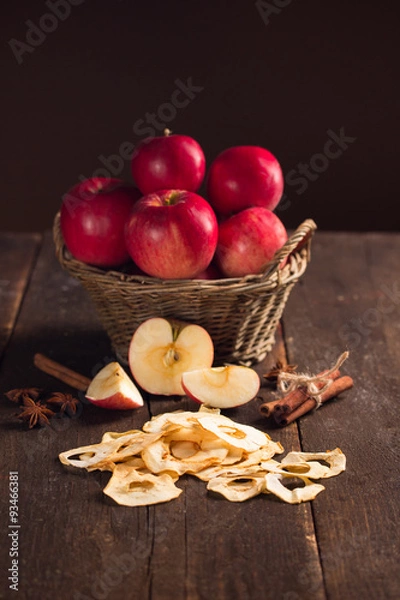 Obraz suszone i surowe jabłka