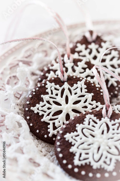 Fototapeta Decorating cookies with royal icing snow flakes.