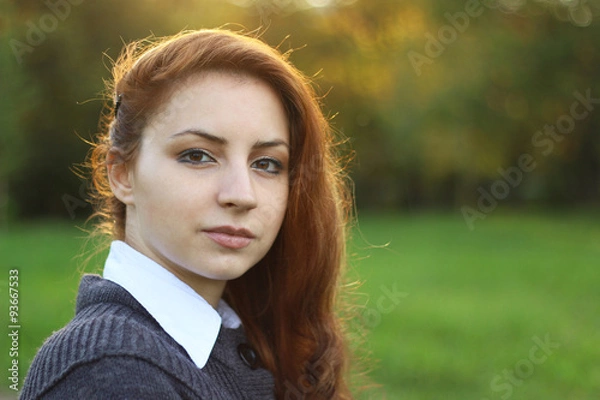 Obraz girl business style park portrait autumn