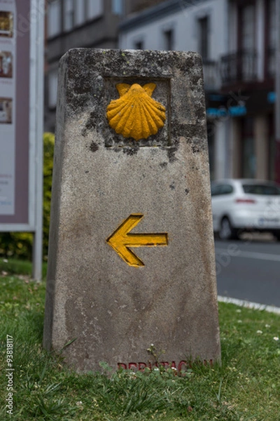 Obraz Arrow and scallop leading the pilgrim to Santiago de Compostela