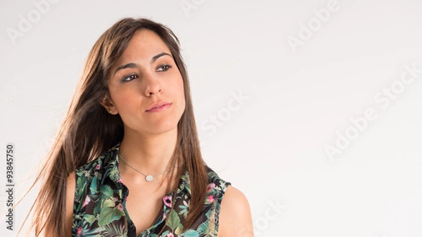 Fototapeta mujer mirando a la derecha