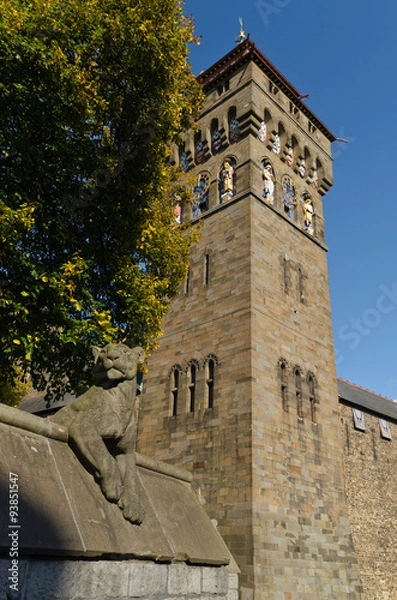 Obraz Cardiff Castle clock tower with lioness statue