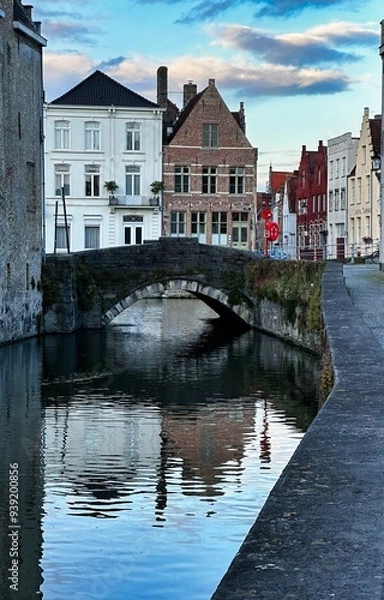 Fototapeta Bruges, the capital of West Flanders in northwest Belgium, is distinguished by its canals, cobbled streets and medieval buildings.