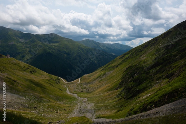 Fototapeta Amazing views on the scenic Transfăgărășan road that winds through panoramic Carpathian landscapes in the Fagaras Mountains, Transylvania, Romania