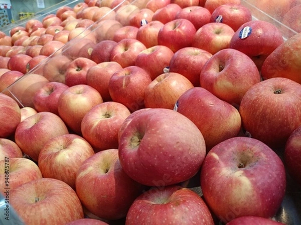 Obraz red apples at the market