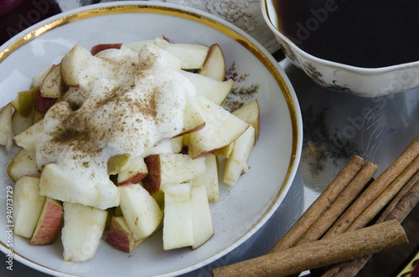 Obraz Apples with yougurt and cinnamon