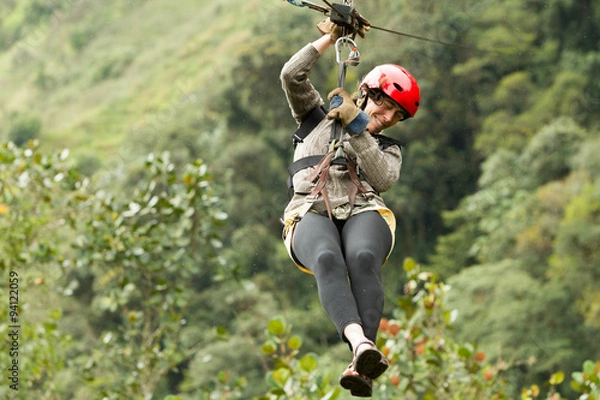 Fototapeta Zipline Zip Linia Drut Canopy Ekwador Banos de Forest Santa Slide Adventure Eksploracja Zipline w Ekwadorii Rainforest Banos de Agua Santa Claus Zipline Line Linia Calcyador EcUador Banos de Forest Forest