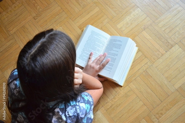 Obraz Mädchen liest ein Buch