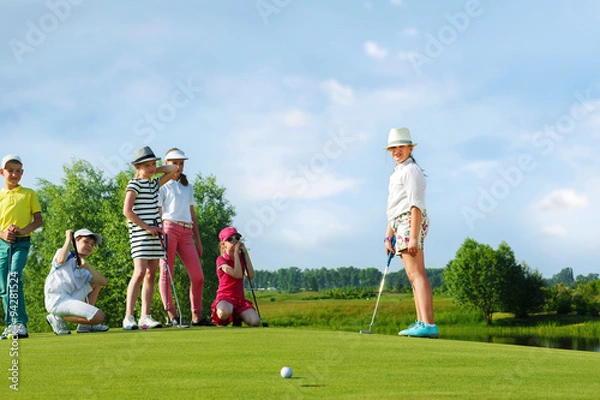 Fototapeta Kids playing golf