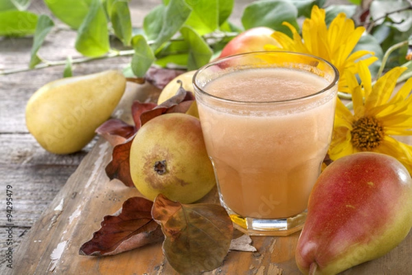 Obraz .freshly squeezed juice made from organic and healthy pears