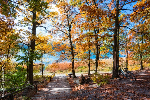 Fototapeta Jesienne klimaty nad jeziorem