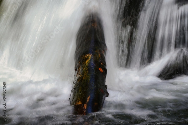 Obraz water flowing over rocks