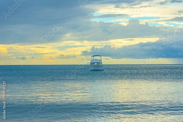 Obraz A white ship on the high seas