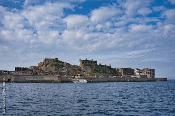Fototapeta 海軍艦島, 長崎,世界文化遺産,建築, 水, 旅行, アイランズ,  空, ランドマーク, 風景, 観光, 地中海, 要塞, タウンズ, サマータイム, 古い, 全景, ビル