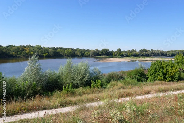 Fototapeta Towpath along the Mahis island in the Loire valley