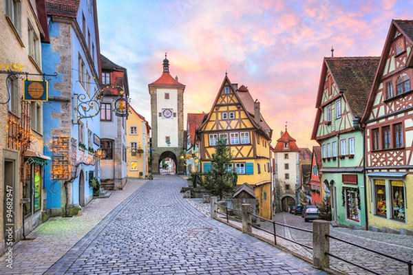 Fototapeta Kolorowe domy z muru pruskiego w Rothenburg ob der Tauber w Niemczech