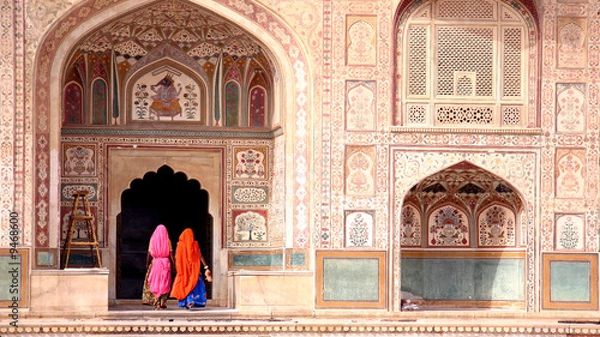 Obraz Dwie kobiety spacerujące po Amber Fort, Jaipur