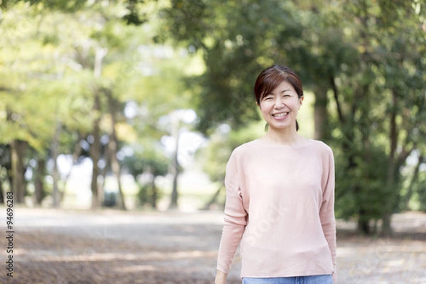 Fototapeta 元気なミドルの女性