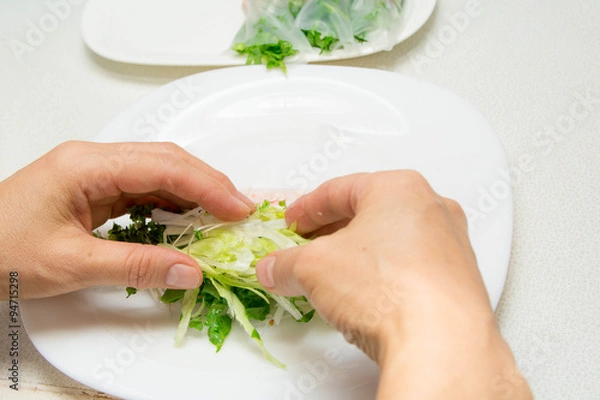 Fototapeta 生春巻きを作る